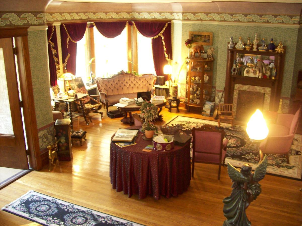 Scarlett House Victorian B & B Janesville Exterior photo